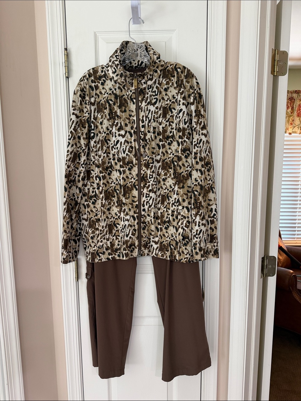 Zenergy by Chico’s Wonen’s Leopard Print Zip Jacket with Brown Pants, Size 3